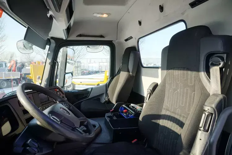 Mercedes Antos 2540 / Burtowy 15 EPAL / HDS Fassi F165 / 6.1 t / Zasięg 8 m / pilot / rotator / 630 MTH / oś skrętna zdjęcie 24
