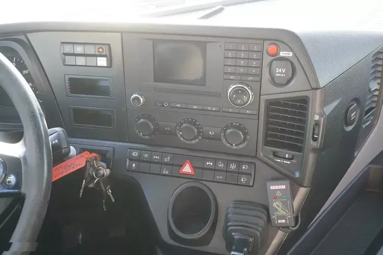 Mercedes Antos 2540 / Burtowy 15 EPAL / HDS Fassi F165 / 6.1 t / Zasięg 8 m / pilot / rotator / 630 MTH / oś skrętna zdjęcie 27