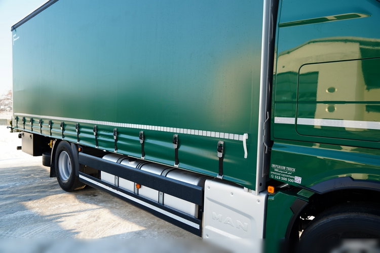 MAN TGX 18.470 / SOLÓWKA / FIRANKA / CAŁA NA PODUSZKACH /  zdjęcie 16