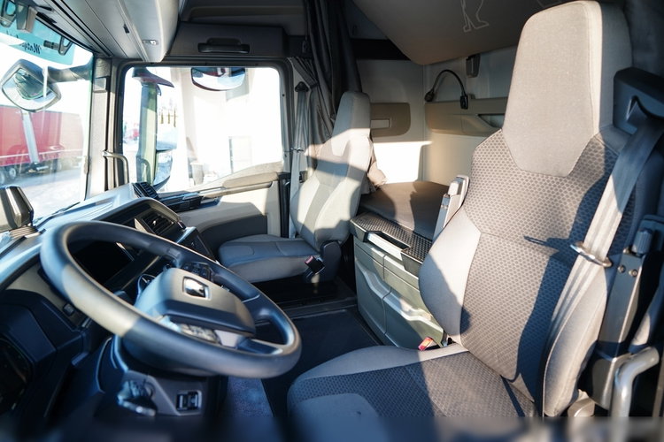 MAN TGX 18.470 / SOLÓWKA / FIRANKA / CAŁA NA PODUSZKACH /  zdjęcie 31
