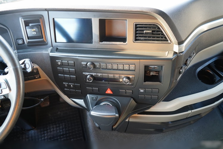 MAN TGX 18.470 / SOLÓWKA / FIRANKA / CAŁA NA PODUSZKACH /  zdjęcie 37