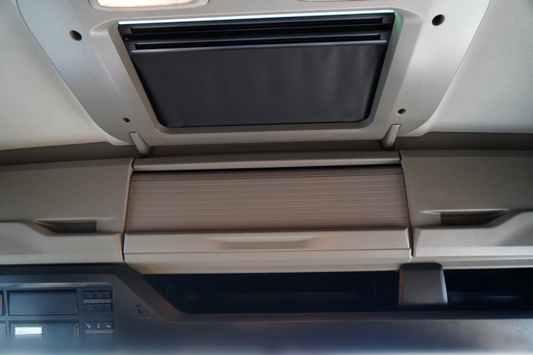 MAN TGX 18.470 / SOLÓWKA / FIRANKA / CAŁA NA PODUSZKACH /  zdjęcie 41