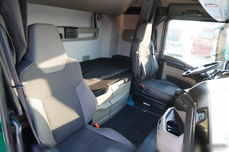 MAN TGX 18.470 / SOLÓWKA / FIRANKA / CAŁA NA PODUSZKACH /  zdjęcie 42