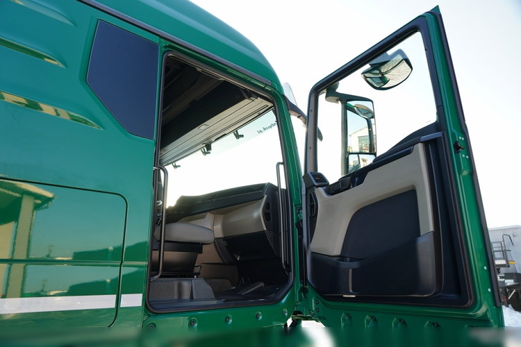 MAN TGX 18.470 / SOLÓWKA / FIRANKA / CAŁA NA PODUSZKACH /  zdjęcie 43