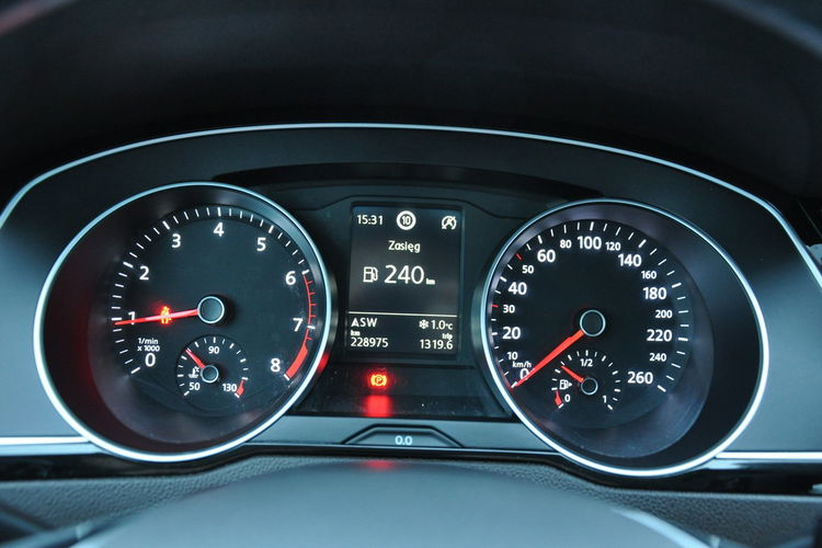 Volkswagen Passat 1.8TSI 180KM Manual-6G Comfortline SalonPL Ledy CzujnikiPark. Navi zdjęcie 14