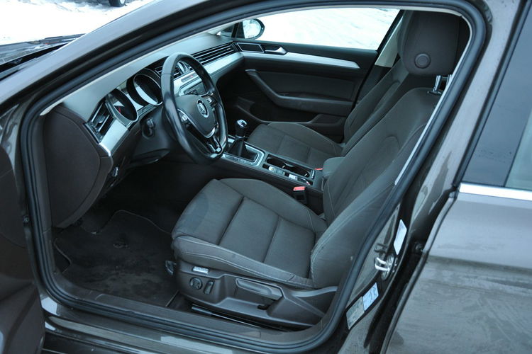 Volkswagen Passat 1.8TSI 180KM Manual-6G Comfortline SalonPL Ledy CzujnikiPark. Navi zdjęcie 9