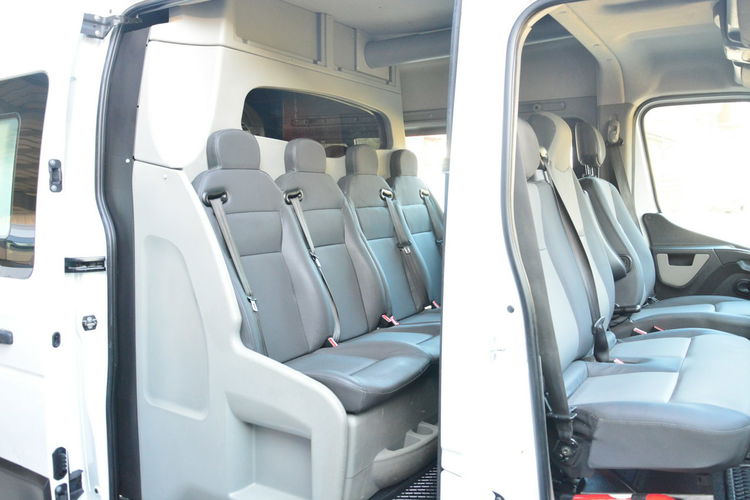 Renault Master średniak 7 osobowy brygadówka doka 130KM pełna opcja zdjęcie 7