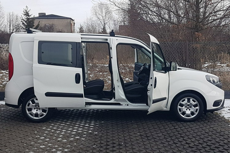 Fiat Doblo MAXI 5 OSÓB DŁUGI KLIMA 6-BIEGÓW KRAJOWY I-WŁAŚCICIEL zdjęcie 27