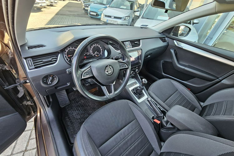 Skoda Octavia Pierwszy właściciel, bluetooth, czujniki parkowania, klimatronik zdjęcie 16