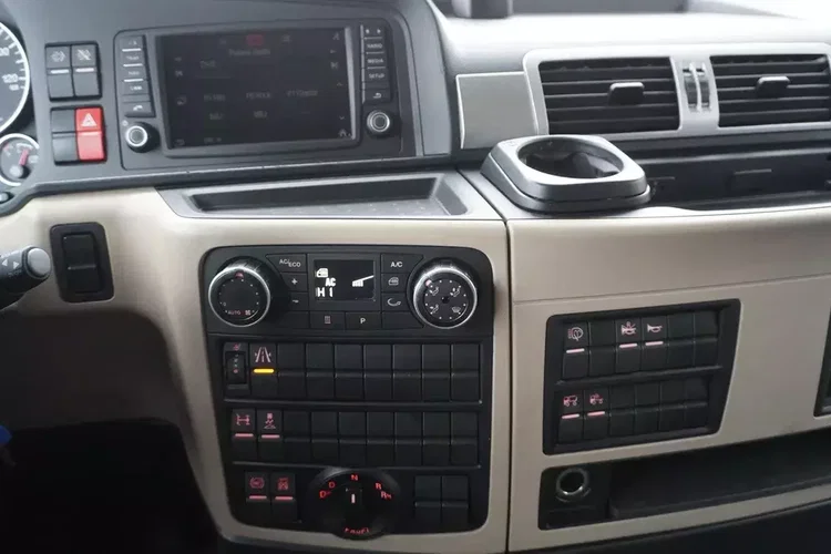 MAN TGM 18.290 4x2 LL / Kontener 18 EPAL / Kab. sypialna / Winda ZEPRO 2 t zdjęcie 20