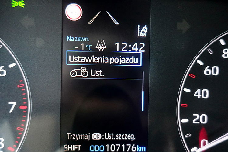 Toyota Yaris Navi+TEMPOMAT AKTYWNY+Parktronic GWAR. 1wł KRAJOWY Bezwyp 4x2 zdjęcie 36
