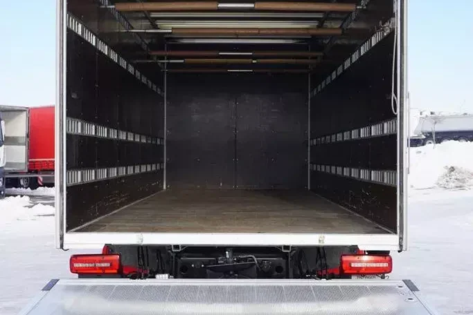 MAN TGM / 15.290 / EURO 6 / KONTENER + WINDA / ŁAD. 7 465 KG / 18 PALET zdjęcie 10