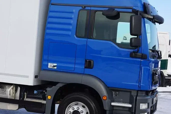 MAN TGM / 15.290 / EURO 6 / KONTENER + WINDA / ŁAD. 7 465 KG / 18 PALET zdjęcie 30