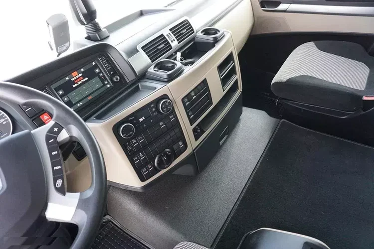 MAN TGM / 15.290 / EURO 6 / KONTENER + WINDA / ŁAD. 7 465 KG / 18 PALET zdjęcie 40