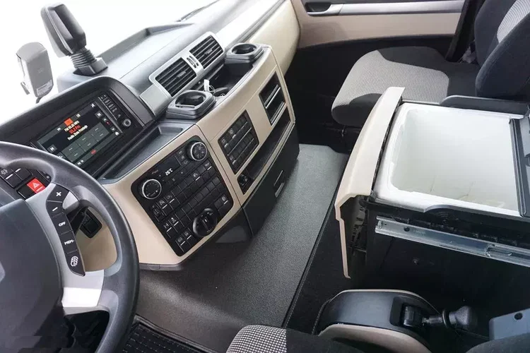 MAN TGM / 15.290 / EURO 6 / KONTENER + WINDA / ŁAD. 7 465 KG / 18 PALET zdjęcie 9