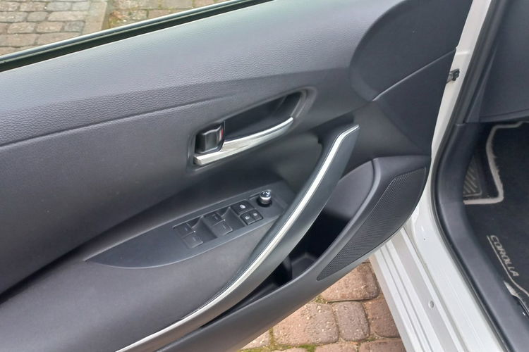 Toyota Corolla E-CVT 1.8 Hybryda Pełna historia FV23% 51 tys export Kamera cofania zdjęcie 28