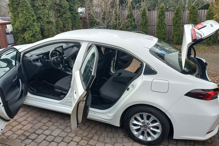 Toyota Corolla E-CVT 1.8 Hybryda Pełna historia FV23% 51 tys export Kamera cofania zdjęcie 36