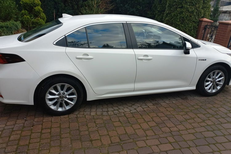 Toyota Corolla E-CVT 1.8 Hybryda Pełna historia FV23% 51 tys export Kamera cofania zdjęcie 6