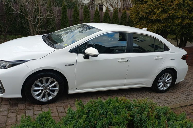 Toyota Corolla E-CVT 1.8 Hybryda Pełna historia FV23% 51 tys export Kamera cofania zdjęcie 7