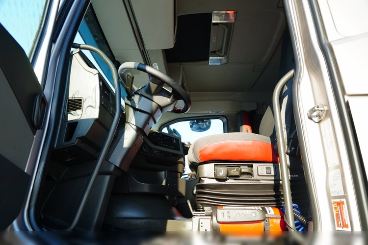 Volvo FH 460 / HYDRAULIKA / NISKA KABINA / I-SHIFT /  zdjęcie 18