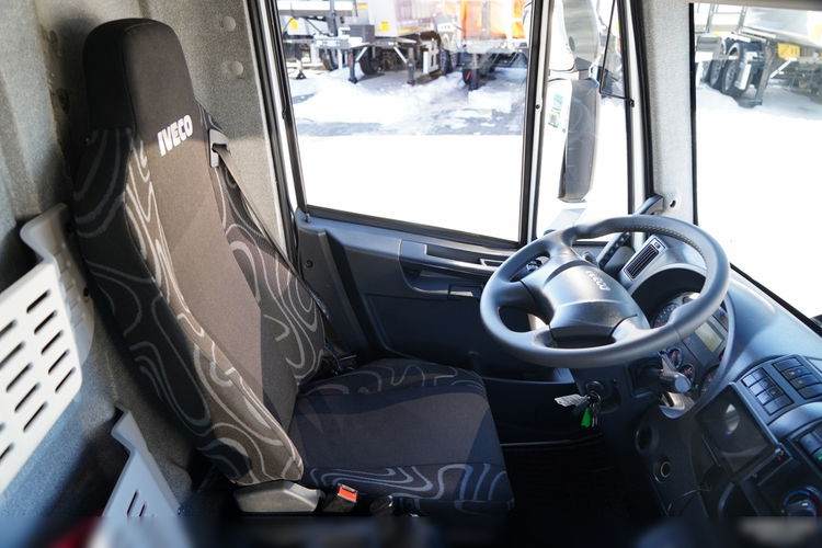 Iveco EUROCARGO 160E25 E6 / FIRANKA - 6 m / SOLÓWKA / WINDA ZAŁADOWCZA / AUTOMAT /  zdjęcie 31