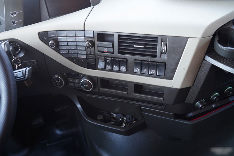 Volvo FH 460 / KLIMATYZACJA POSTOJOWA / LOWDECK / I-SHIFT / zdjęcie 29