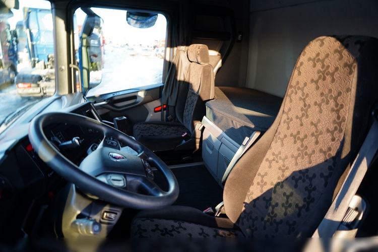 Scania R 450 / PEŁNY ADR / RETARDER / KLIMATYZACJA POSTOJOWA / ALUFELGI / 2022 ROK / zdjęcie 23