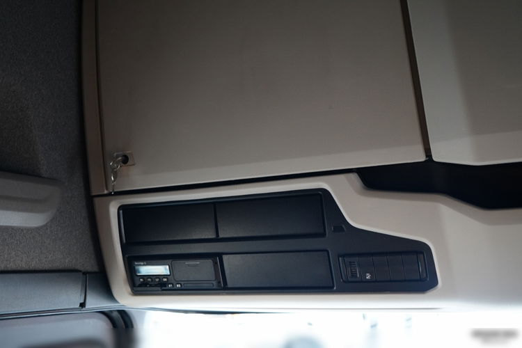 Scania R 450 / PEŁNY ADR / RETARDER / KLIMATYZACJA POSTOJOWA / ALUFELGI / 2022 ROK / zdjęcie 32