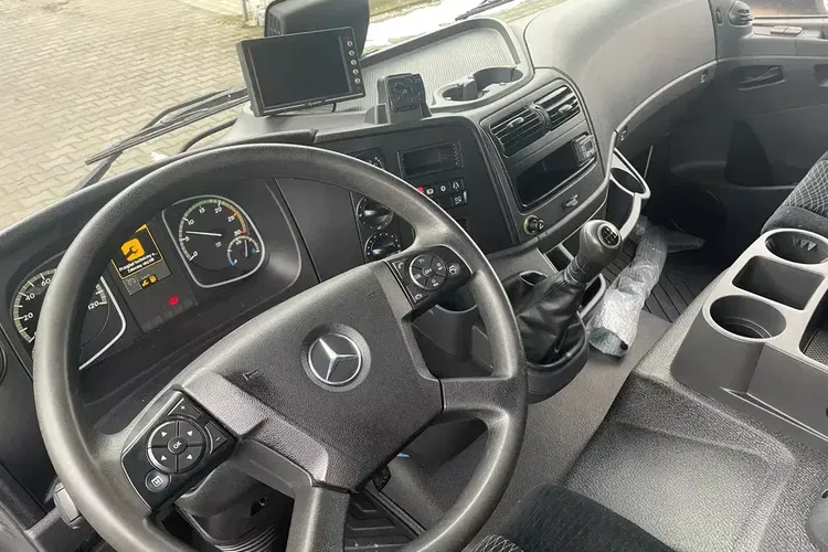 Mercedes ATEGO 818, IZOTERMA OGRZEWANA zdjęcie 11