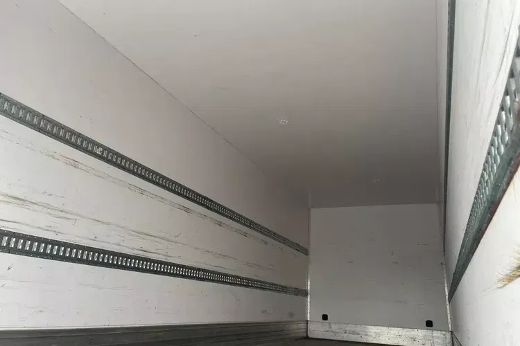 Mercedes ATEGO 818, IZOTERMA OGRZEWANA zdjęcie 9