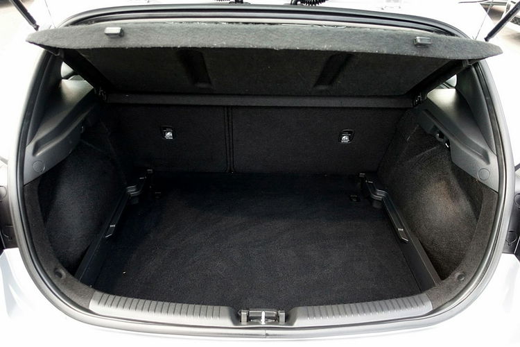 Hyundai i30 1, 5 16V Led+TEMPOMAT GWARANCJA 1WŁ Kraj Bezwypadkowy F23% 4x2 zdjęcie 9