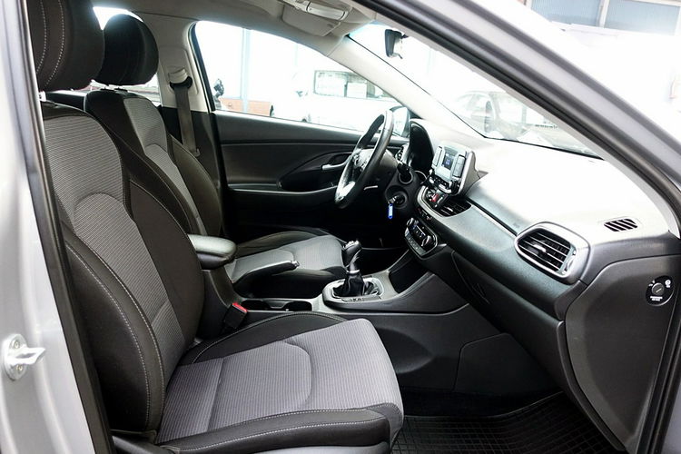 Hyundai i30 1, 5 16V Led+TEMPOMAT GWARANCJA 1WŁ Kraj Bezwypadkowy F23% 4x2 zdjęcie 10