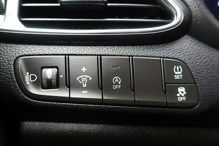 Hyundai i30 1, 5 16V Led+TEMPOMAT GWARANCJA 1WŁ Kraj Bezwypadkowy F23% 4x2 zdjęcie 15