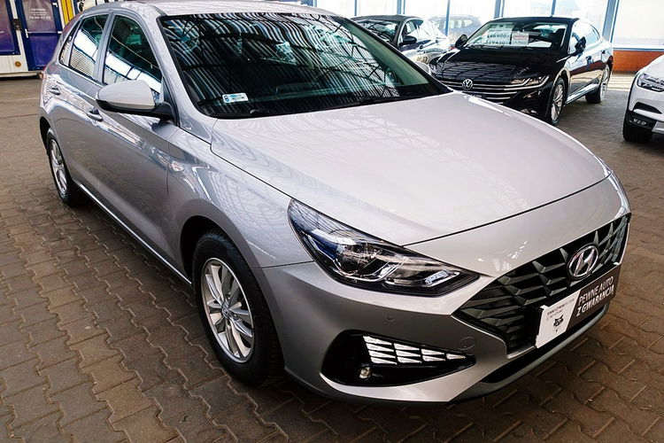 Hyundai i30 1, 5 16V Led+TEMPOMAT GWARANCJA 1WŁ Kraj Bezwypadkowy F23% 4x2 zdjęcie 5