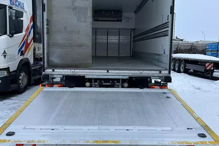 Mercedes ANTOS / 1830 / E 6 / CHŁODNIA + WINDA / 16 PALET / 83 000 KM zdjęcie 10