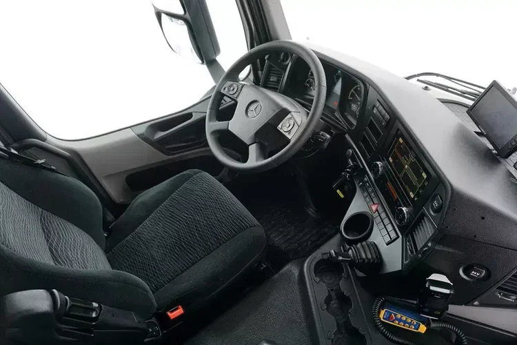 Mercedes ANTOS / 1830 / E 6 / CHŁODNIA + WINDA / 16 PALET / 83 000 KM zdjęcie 13