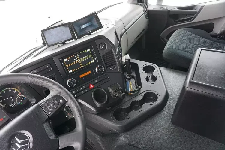 Mercedes ANTOS / 1830 / E 6 / CHŁODNIA + WINDA / 16 PALET / 83 000 KM zdjęcie 9