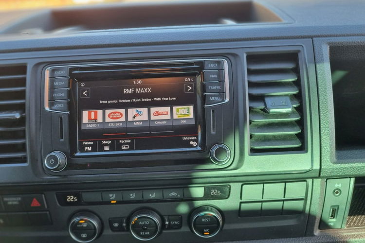 Volkswagen Multivan 2.0 TDI 150km / FV23% 73000 netto / Grzana szyba / ACC / 1 właściciel zdjęcie 13