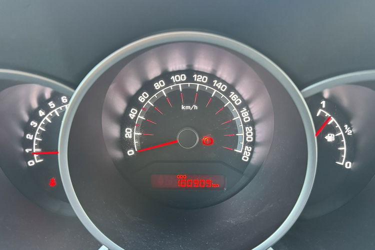 Kia Venga Klimatyzacja, 2 kpl. opon, Niski przebieg, Książka serwisowa zdjęcie 16