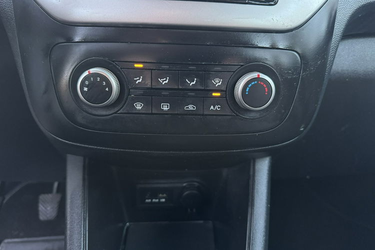 Kia Venga Klimatyzacja, 2 kpl. opon, Niski przebieg, Książka serwisowa zdjęcie 18