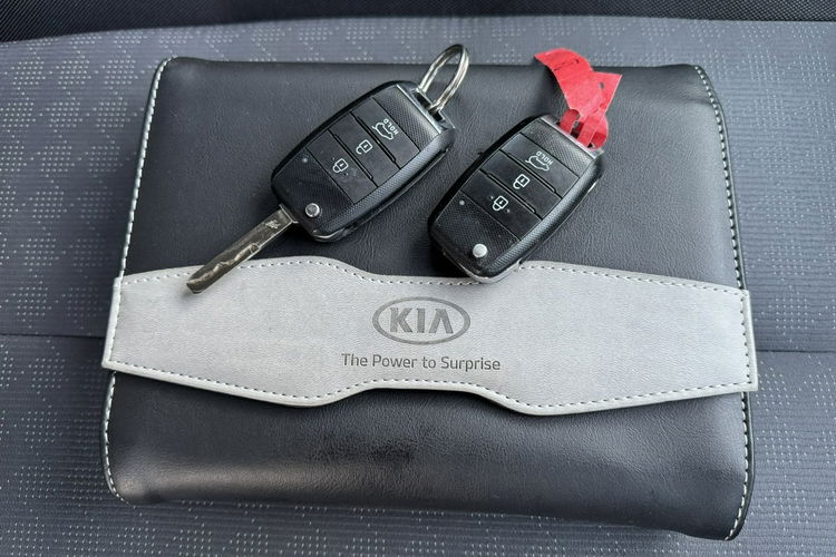 Kia Venga Klimatyzacja, 2 kpl. opon, Niski przebieg, Książka serwisowa zdjęcie 25