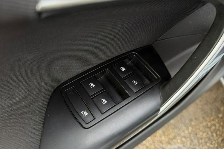 Opel Insignia Klimatronic, PDC 2x, Kamera cofania, Ele szyby 4x, CarPlay/AndroidAuto zdjęcie 15