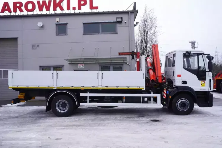 Iveco Eurocargo 160-210 E6 4X2 / 30 tys. km / Fassi F85B.0.22 zdjęcie 3