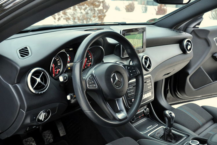 Mercedes CLA 200 1.6i(156KM) AMG Line Full Led Navi Klima Skóry 2xParkt I Wł Alu18"ASO zdjęcie 23