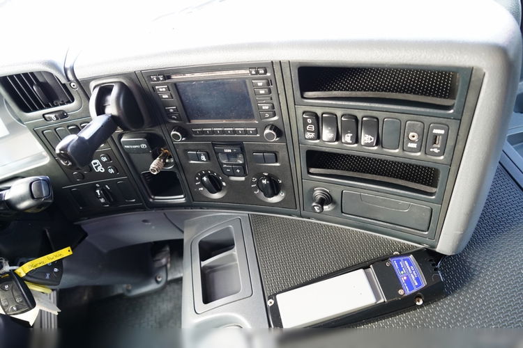 Scania P 250 / 4X2 / SIŁOWNIK DO WYWROTU /  + HDS HMF 635 K2 /  MAX WYSÓW 7 M / STEROWANIE RADIOWE / ROTATOR /  EURO 6  zdjęcie 41