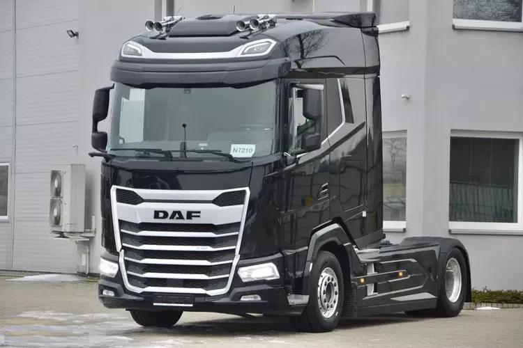 DAF XG 530 ZF INTARDER / KLIMA POST / ALUFELGI / TELEWIZOR / SALONKA zdjęcie 1