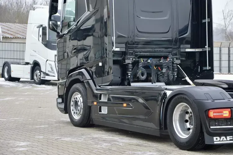 DAF XG 530 ZF INTARDER / KLIMA POST / ALUFELGI / TELEWIZOR / SALONKA zdjęcie 17