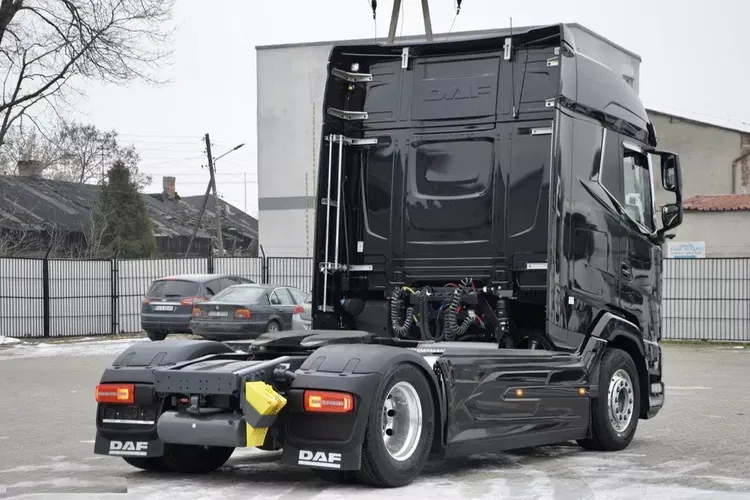 DAF XG 530 ZF INTARDER / KLIMA POST / ALUFELGI / TELEWIZOR / SALONKA zdjęcie 21