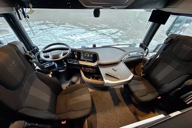 DAF XG 530 ZF INTARDER / KLIMA POST / ALUFELGI / TELEWIZOR / SALONKA zdjęcie 28