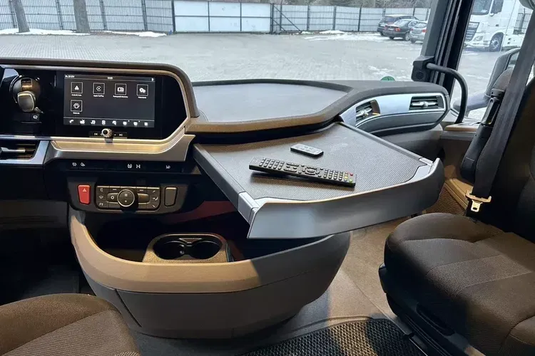 DAF XG 530 ZF INTARDER / KLIMA POST / ALUFELGI / TELEWIZOR / SALONKA zdjęcie 30